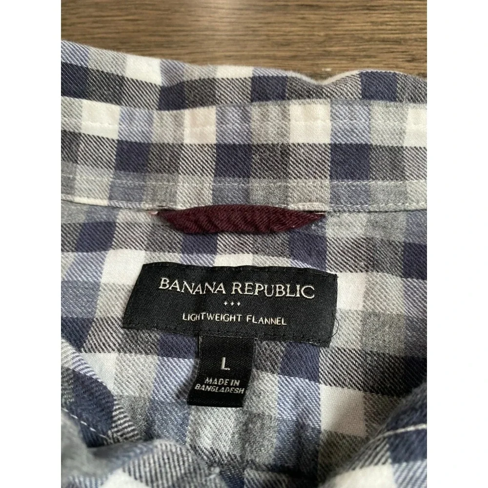 EUC Mens Banana Republic lightweight flannel‎ grey blue plaid button up size L